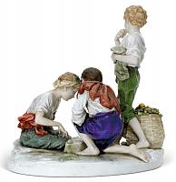 72fe2020_CKS_18370_0237_001(a_large_and_rare_porcelain_figure_of_three_children_playing_dice_by_.jpg